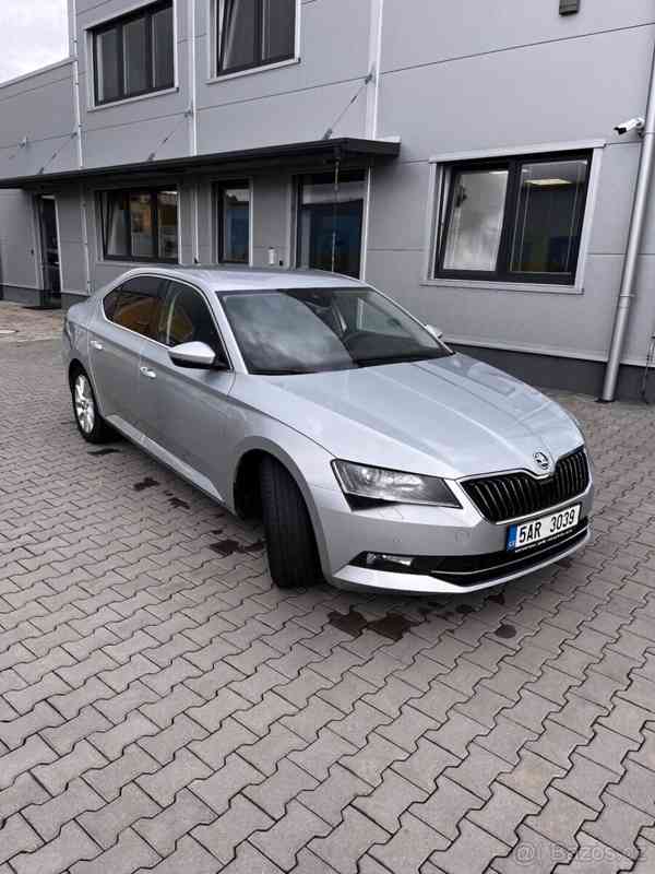 Škoda Superb 2,0   TDi DSG - foto 12