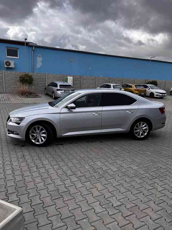 Škoda Superb 2,0   TDi DSG - foto 8