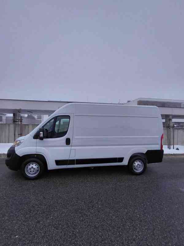 K zapůjčení malá dodávka Citroen L2H2 - foto 2