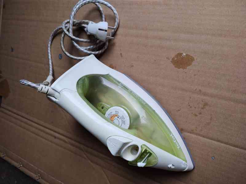 Žehlička napařovací, Tefal, FV 2215 E0/90 – 4107R - foto 2