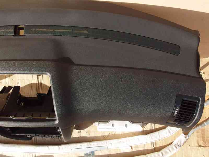 Palubní deska, airbagová sada, pásy Škoda Octavia II - foto 8