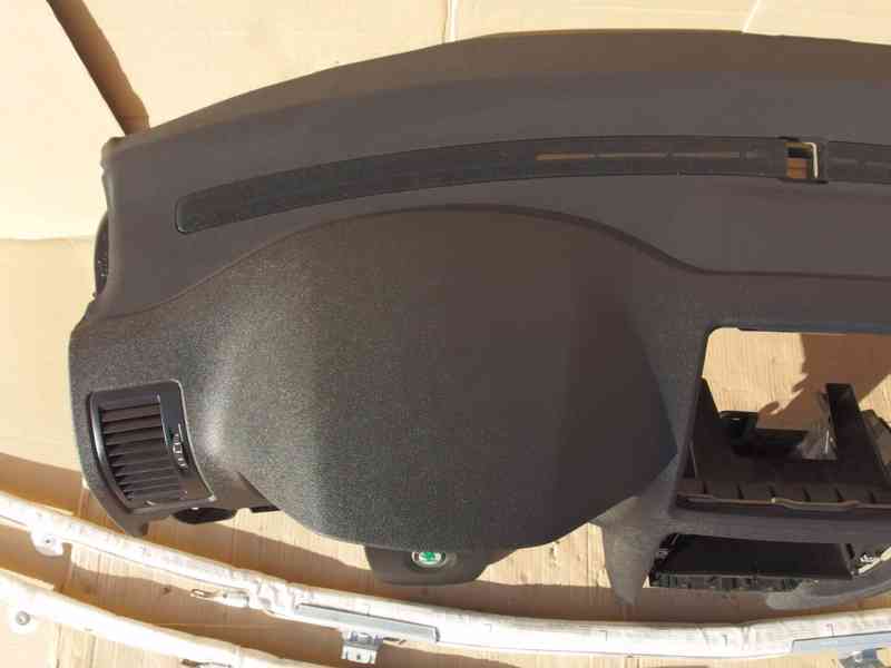 Palubní deska, airbagová sada, pásy Škoda Octavia II - foto 6