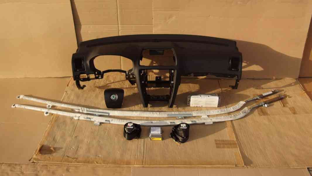 Palubní deska, airbagová sada, pásy Škoda Octavia II