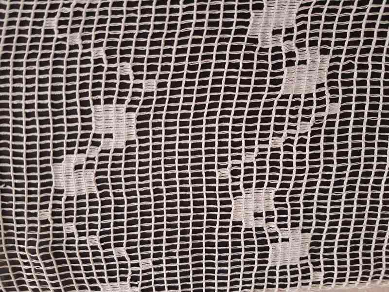 Starožitná ručně háčkovaná záclona 6 - foto 2