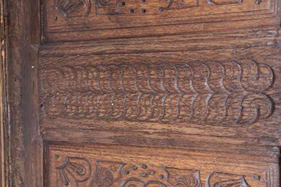 Starožitná dubová truhla z 18. století - foto 6