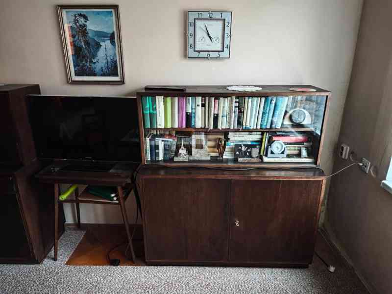 Prodám velmi levně nábytek do obýváku a ložnice - foto 2