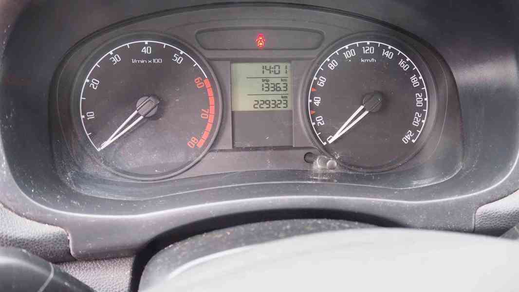 ŠKODA FABIA II 1.4 MPI - foto 8