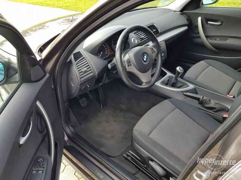 BMW 116i 5dv. benzín 85kw - foto 10