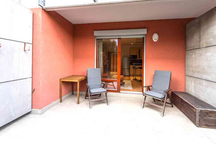 Flat 1+kk with terrace, own garden, parking space, cellar  - foto 5