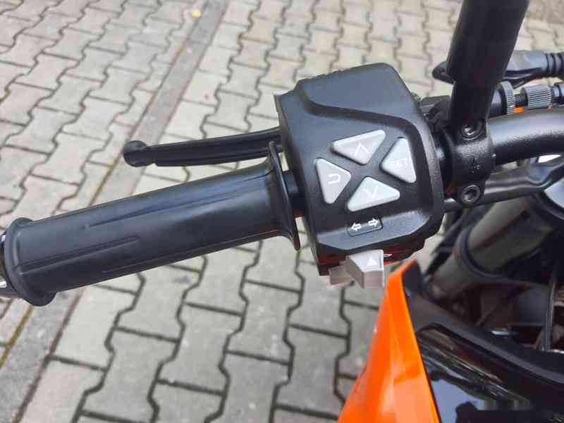 KTM 790 Duke - SUPER STAV - V TP 35 KW 159.900,- Kč - foto 7