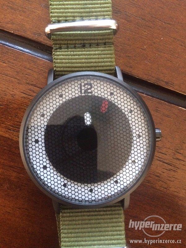 Pánské sportovní hodinky v army stylu - foto 3