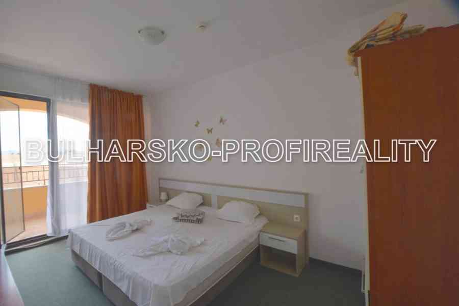  Bulharsko-PROSTORNÝ APARTMÁN 2+kk (86 m) - foto 8