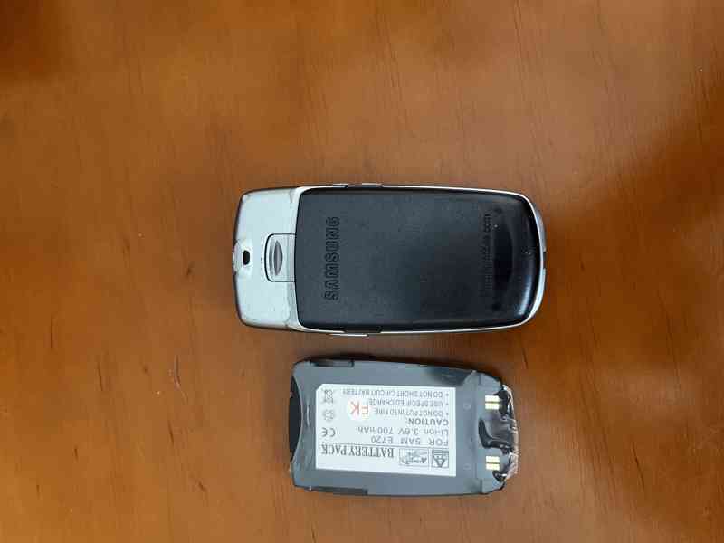 Mobilní tel.Samsung SHG E-720 - foto 2