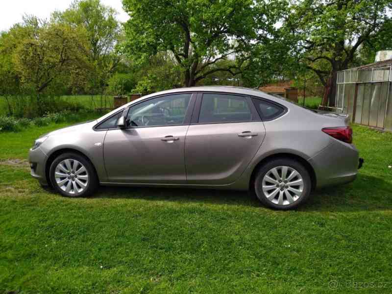 Opel Astra 1,6   Notchback B16XER (2017) - foto 4