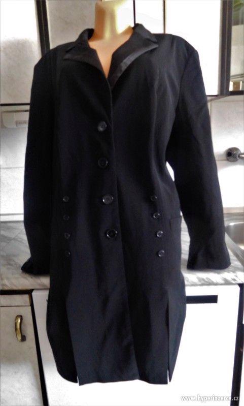 kvalitní dámský černý kabát z dovozu