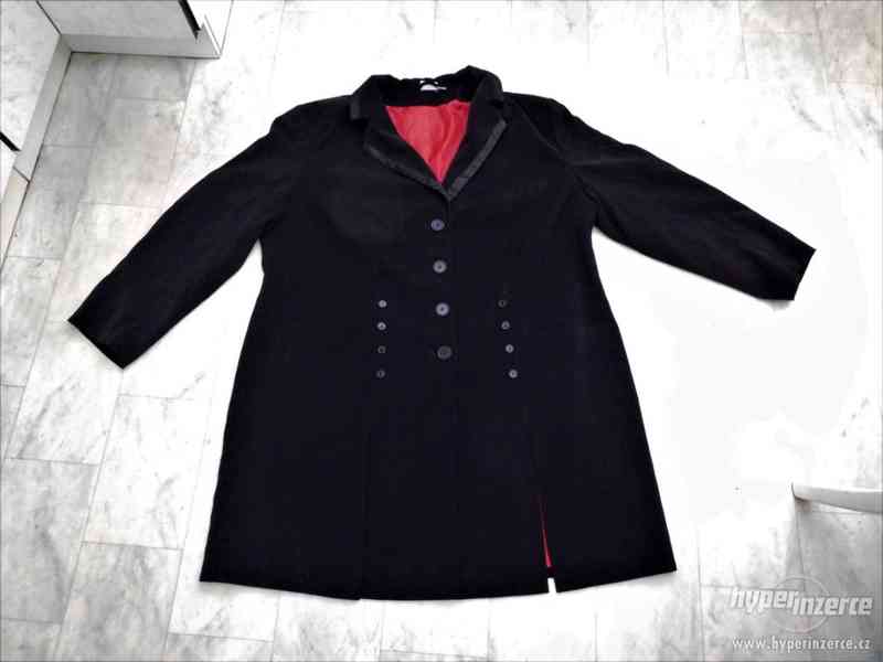 kvalitní dámský černý kabát z dovozu - foto 3