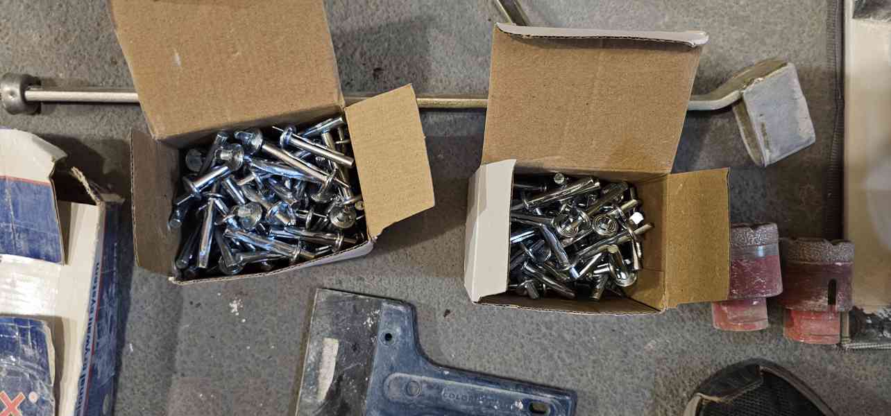 Sádrokarton a ytong - drobne naradi a material - foto 10