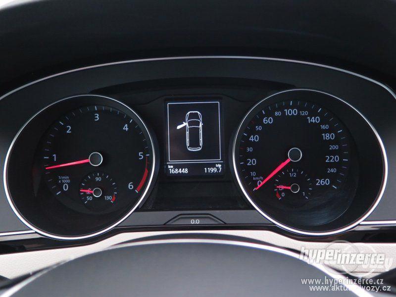 Volkswagen Passat 2.0, nafta, RV 2015 - foto 13