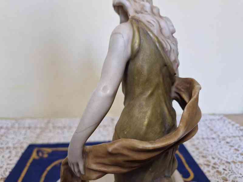Krásná secesní porcelánová plastika Dívka Akt Royal Dux - foto 10