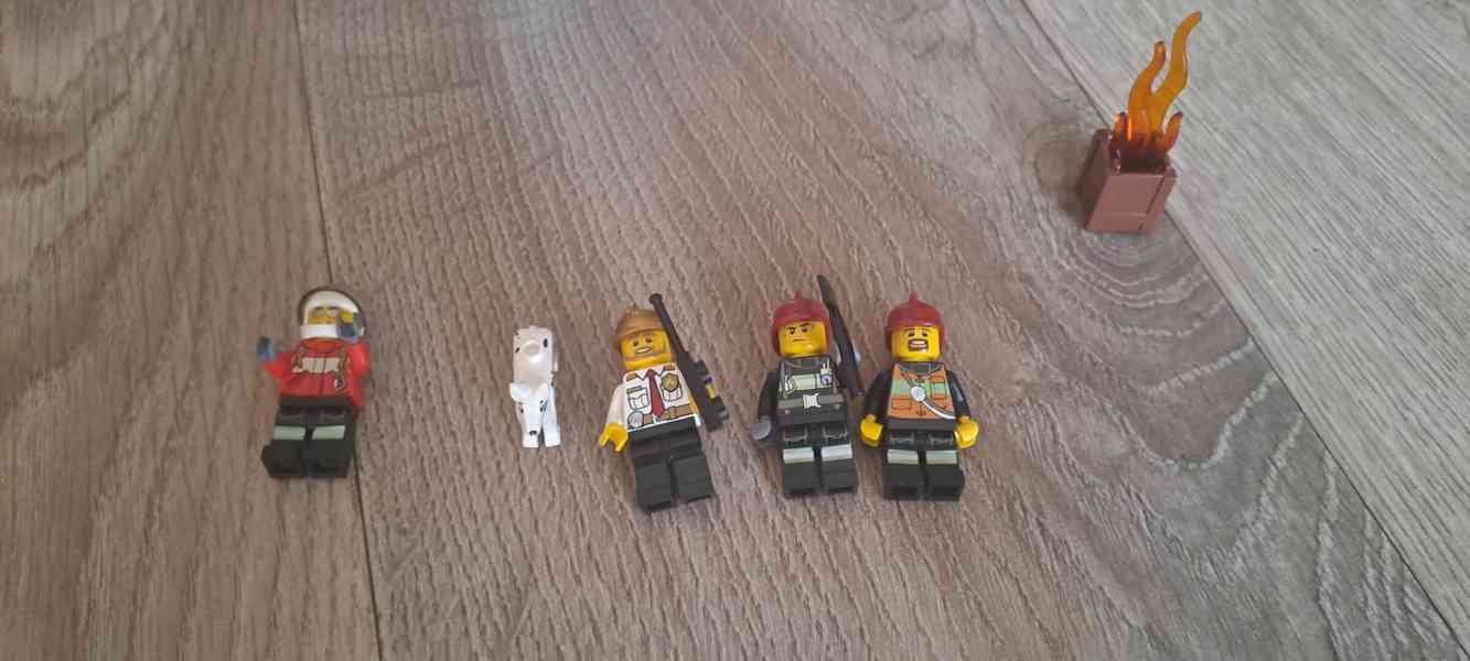Lego city 60004 (hasičská stanice) - foto 7