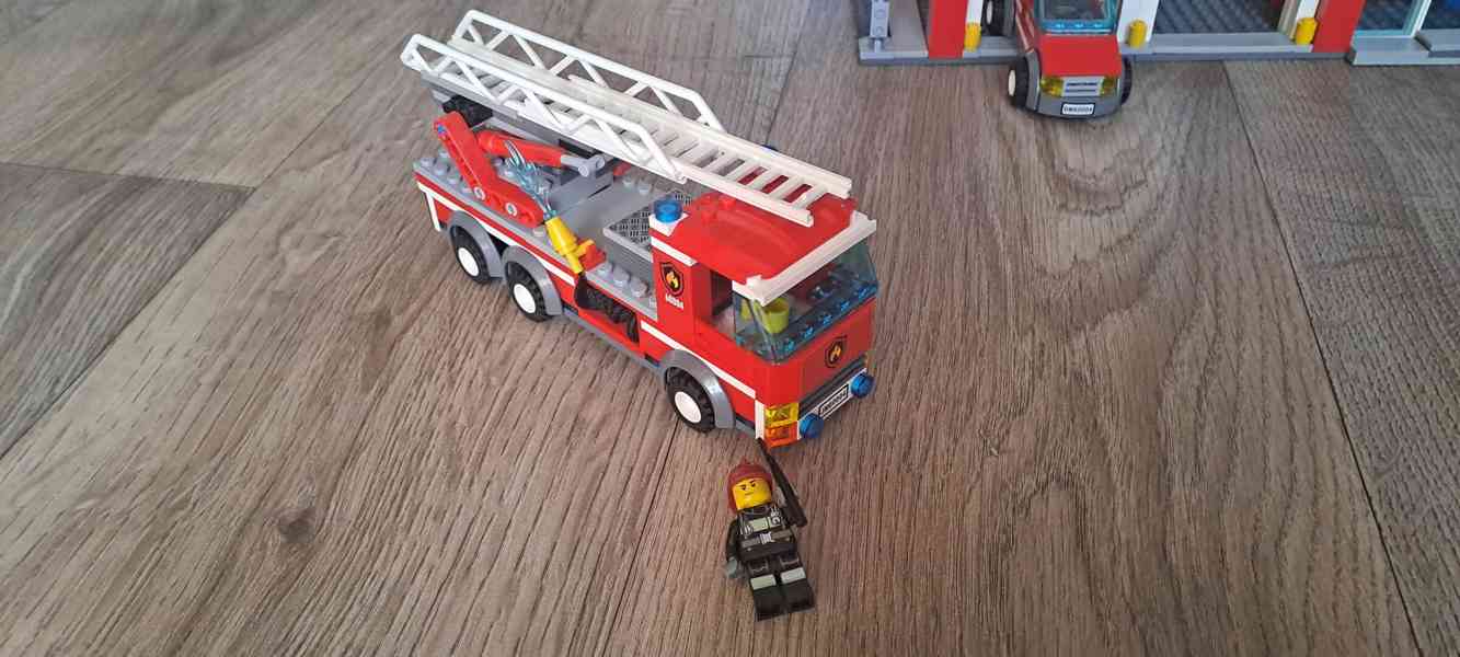 Lego city 60004 (hasičská stanice) - foto 4