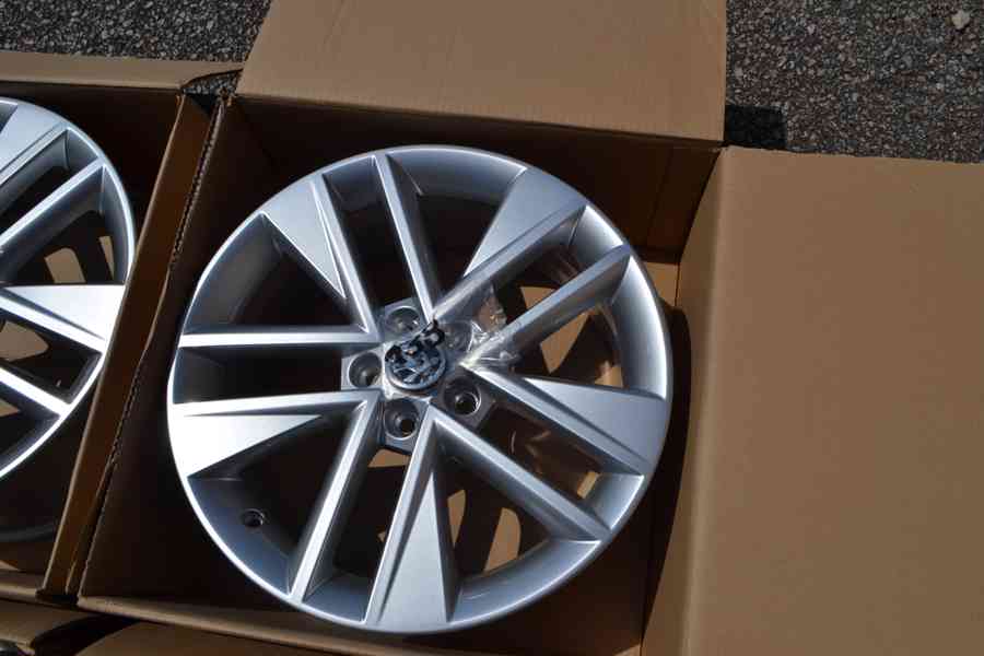Škoda Rapid, Fabia 3, O1 RS -Nové orig. alu Škoda 7x17  - foto 6