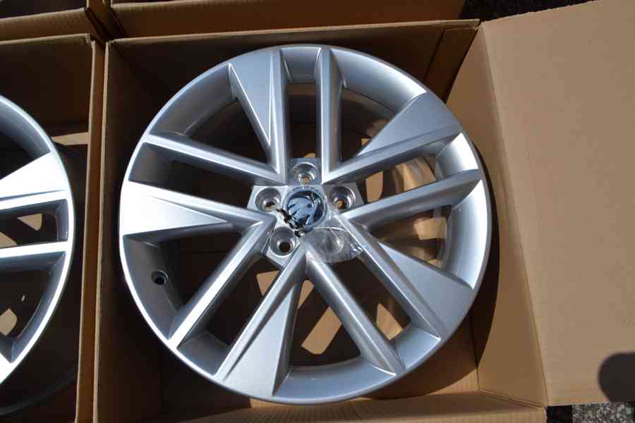 Škoda Rapid, Fabia 3, O1 RS -Nové orig. alu Škoda 7x17  - foto 3