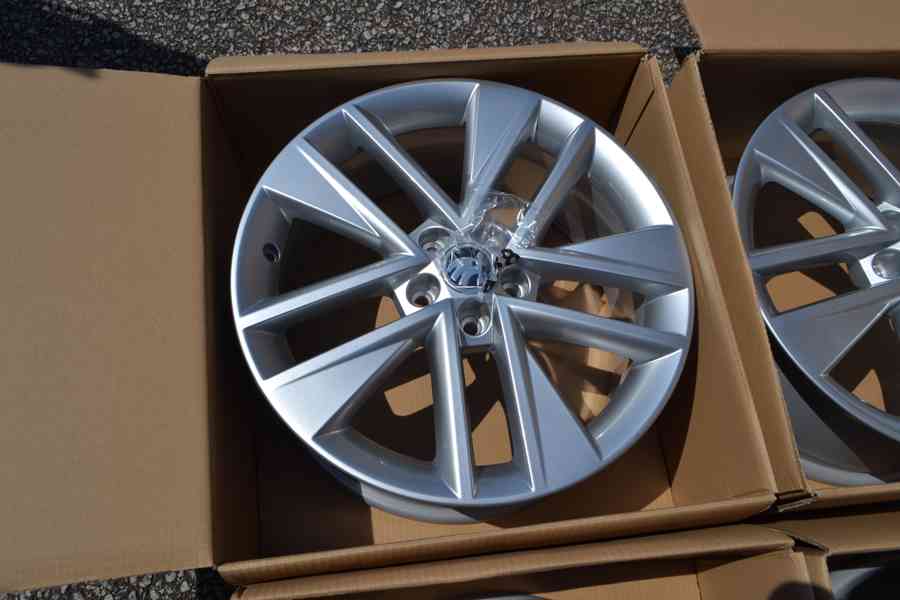Škoda Rapid, Fabia 3, O1 RS -Nové orig. alu Škoda 7x17  - foto 5