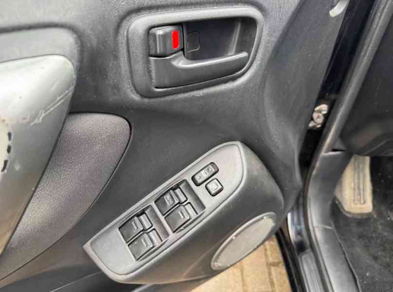 Toyota RAV 4 2.0i Sol benzín 110kw - foto 13