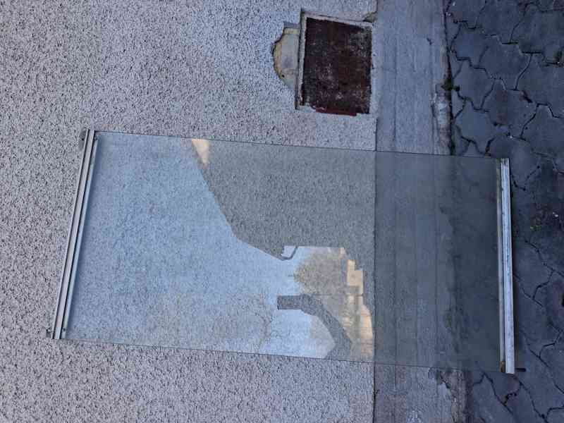 Tvrzené sklo s balkonu - foto 2