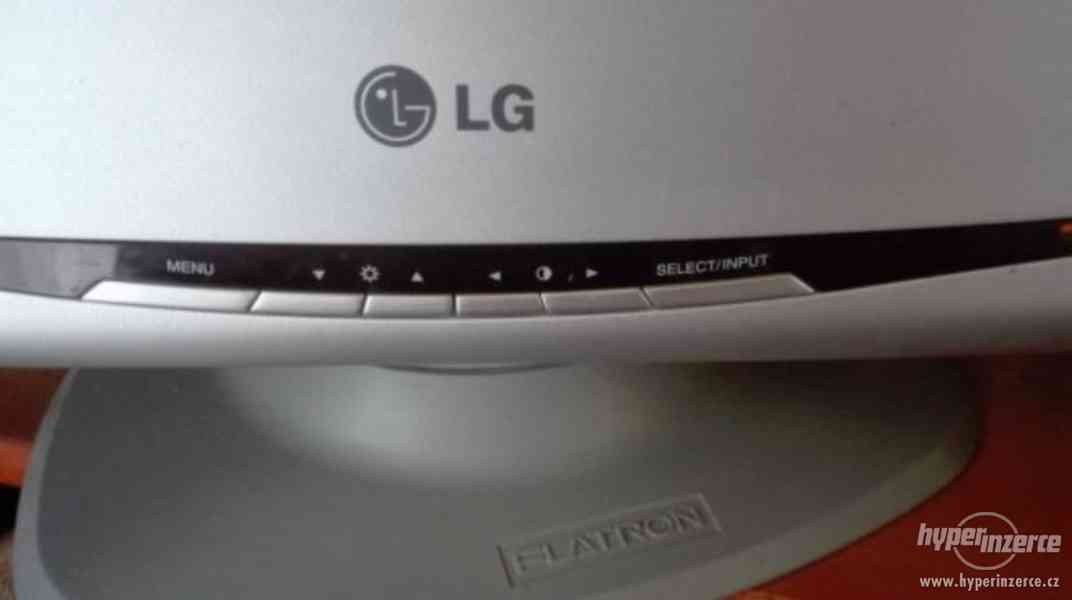 Monitor LG Flatron F900P - foto 2