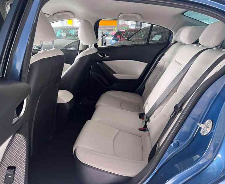 Mazda 3 Sports-Line 2,0i benzín 88kw - foto 7