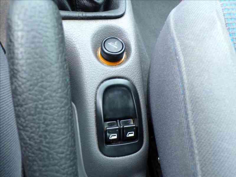 Peugeot 206 1,4 i - foto 7