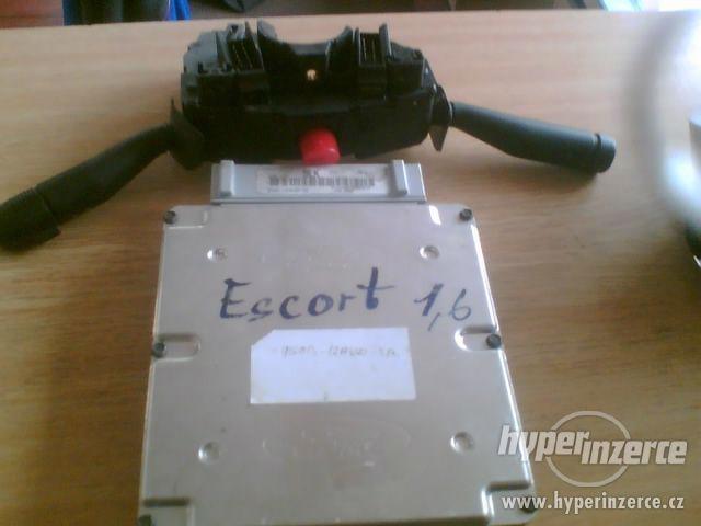 FORD Escort 1.6i / dveře,kapota,nárazníky,  airbag - foto 14