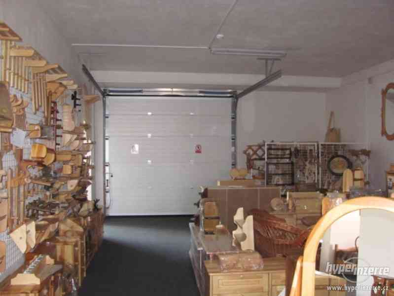 Pronájmu prodejnu, skladovací plochu v dvoupodlažní budově - foto 9