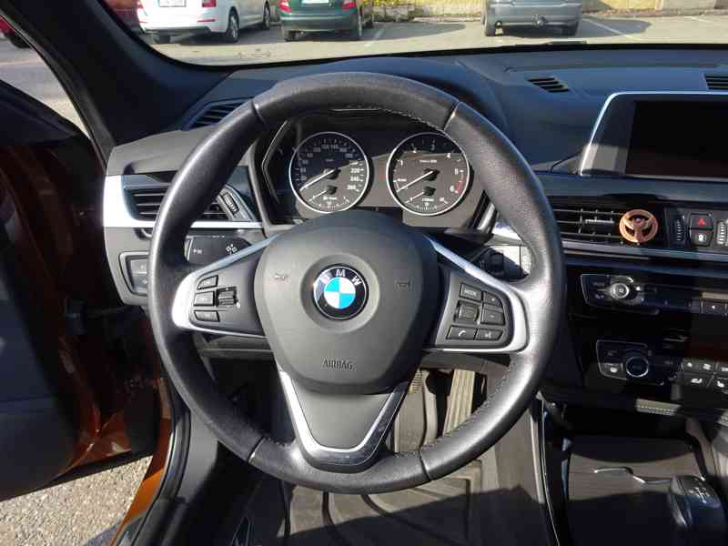 BMW X1 xDrive e 18d r.v.2016 2.Maj.sev.kníž.ČR - foto 7