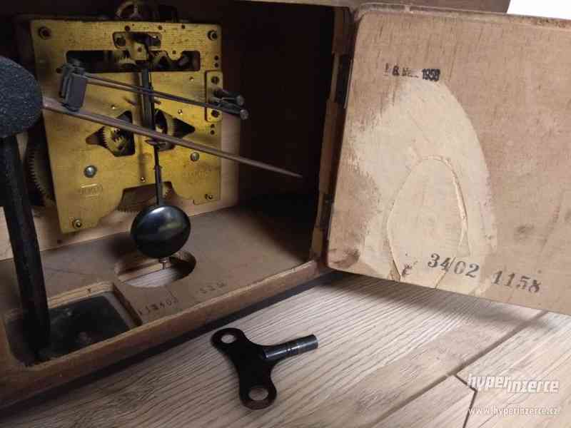 Starožitné krbové hodiny rok 1958 - foto 4