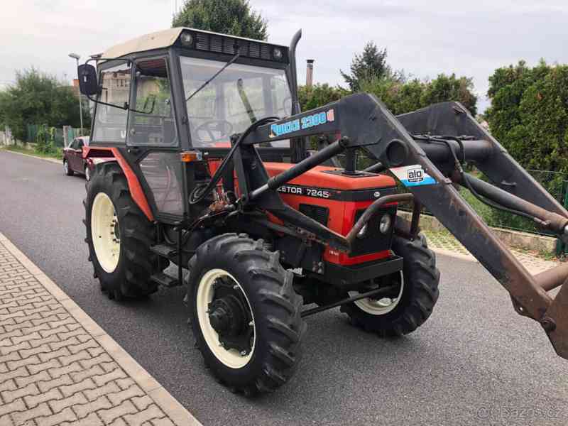 Traktor Zetor 7245-Q23 s čelním nakladačem 