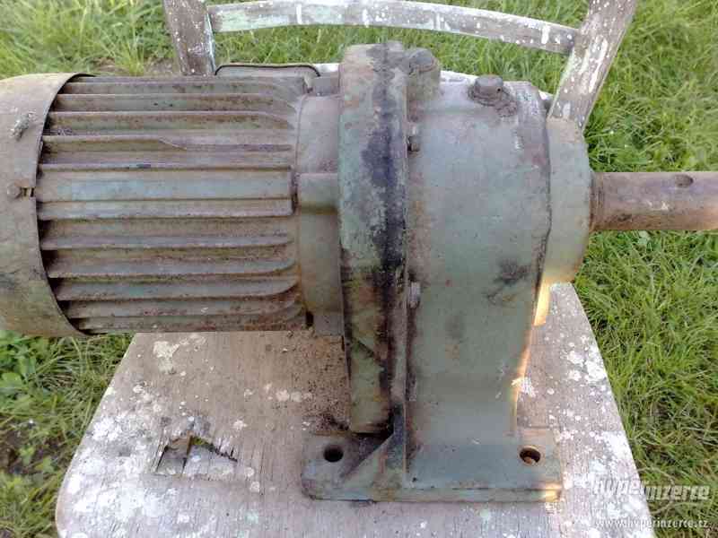 Prodám El. motor 380V 0.48 kW v monobloku s převodovkou - foto 1