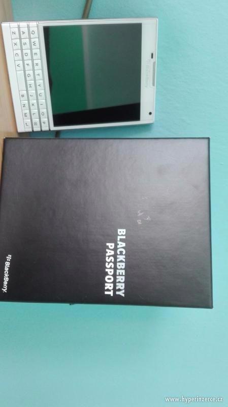 Bílý Blackberry Passport - 19 měsíců záruka - foto 8