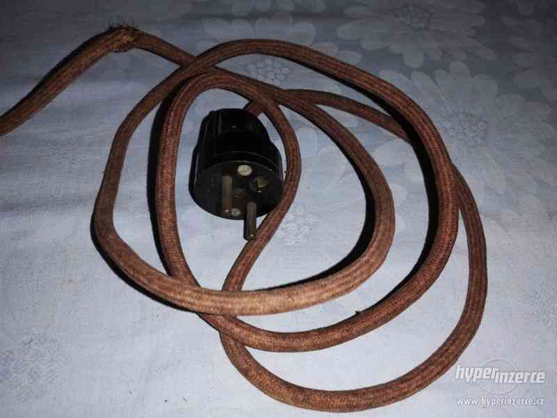 Kovová žehlička s kabelem s bakelitovou rukojetí - foto 4