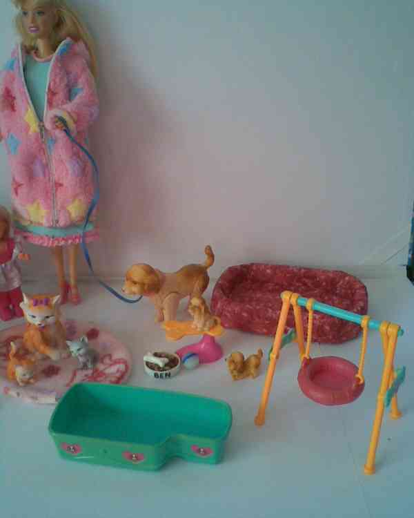 NOVÉ Barbie, pejsci, kočičky, oblečení - foto 3