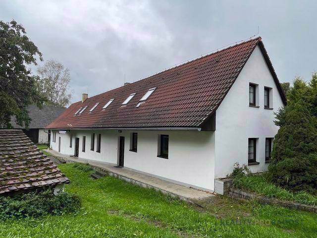 Prodej rodinného domu v Bezděkově 8+1 ( 252m2)  s pozemkem (6186m2), okr. Benešov - foto 3