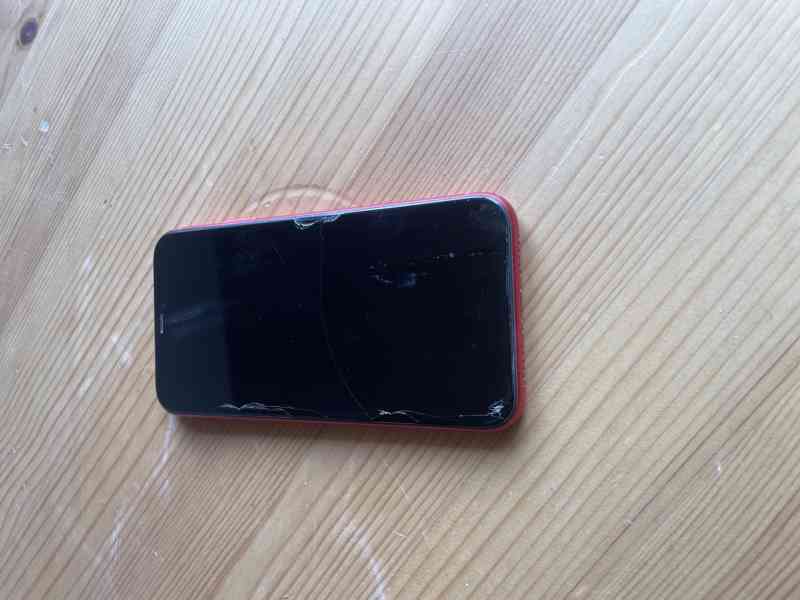 iPhone 11 RED 64 GB + kryty a kabel - foto 2