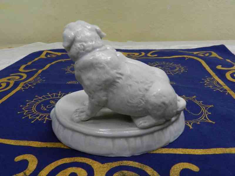 Krásná velmi stará porcelánová soška Psi  - foto 4