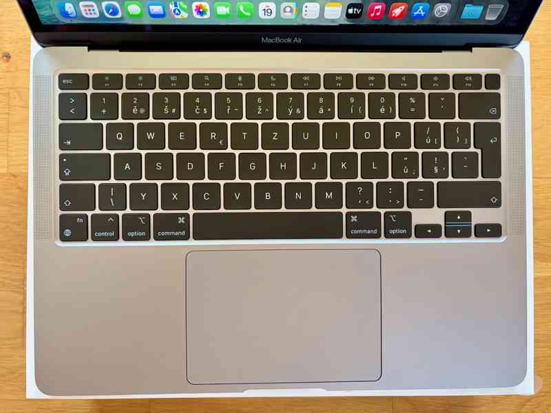 MacBook Air M1 8/256 GB, jako nový, záruka do 6/2027 - foto 3