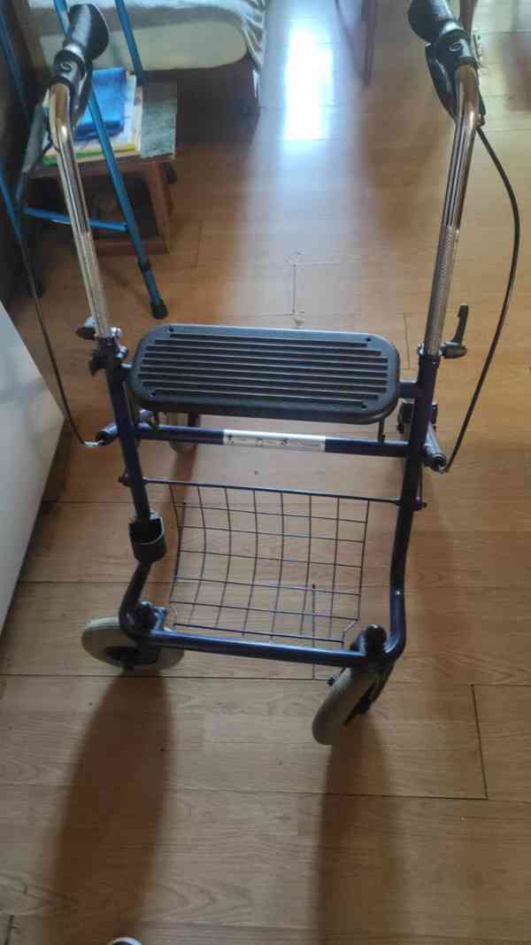 Invalidní chodítko  - foto 2