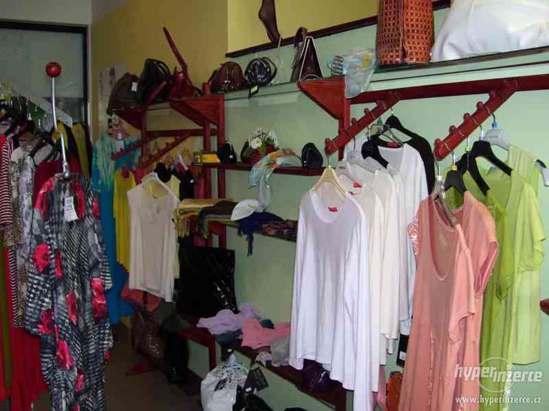 Kompletní vybavení prodejny dámského textilu - foto 4