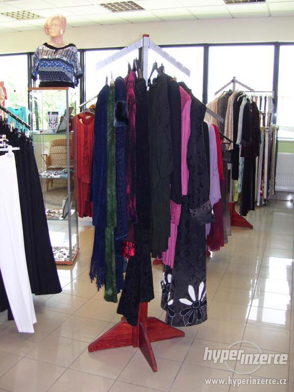 Kompletní vybavení prodejny dámského textilu - foto 5