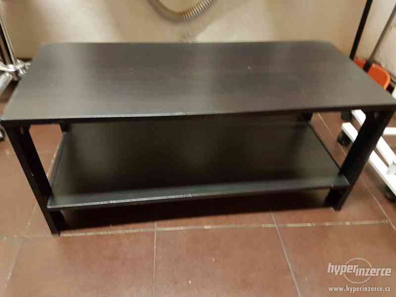 Nízký dřevěný stolek - foto 1